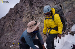 La estación meteorológica más alta de los Andes tropicales instalada cerca  de la cumbre del nevado Ausangate en Perú – National Geographic Society  Newsroom